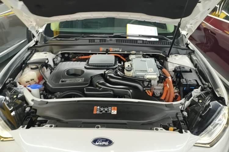 Used Ford Mondeo New Energy 2018 2.0 PHEV Smart-Controlled Fashion Edition China VI Standard Engine Bay