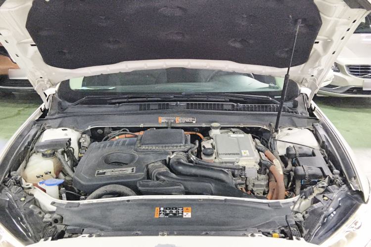 Used Ford Mondeo New Energy 2018 2.0 PHEV Smart-Controlled Fashion Edition China VI Standard Engine Bay