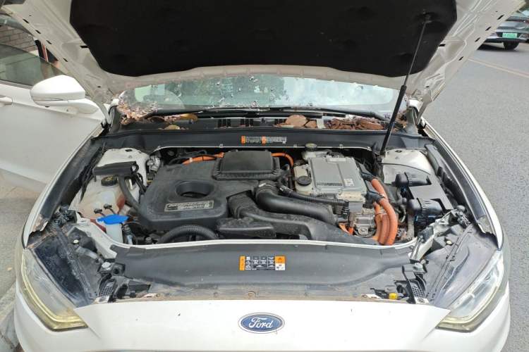 Used Ford Mondeo New Energy 2018 2.0 PHEV Smart-Controlled Fashion Edition China VI Standard Engine Bay