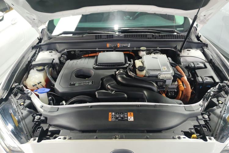 Used Ford Mondeo New Energy 2018 2.0 PHEV Smart-Controlled Fashion Edition China VI Standard Engine Bay
