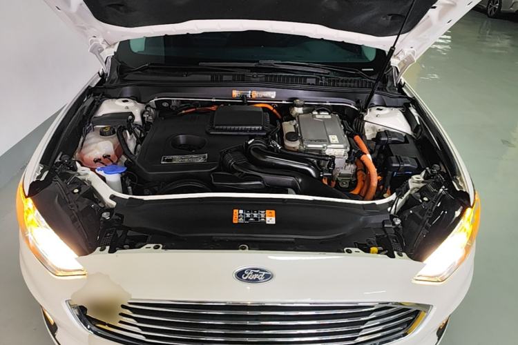 Used Ford Mondeo New Energy 2018 2.0 PHEV Smart-Controlled Fashion Edition China VI Standard Engine Bay