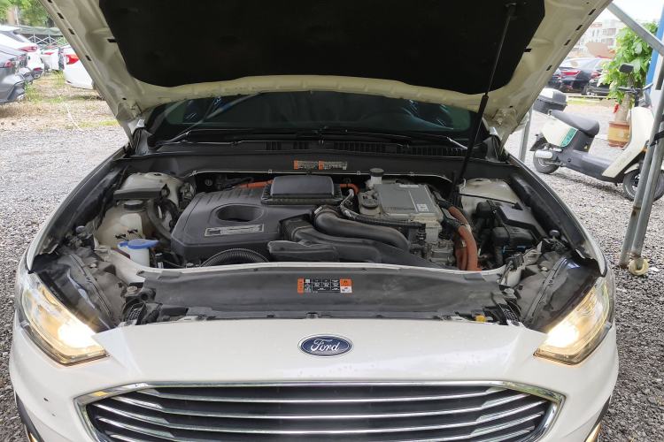 Used Ford Mondeo New Energy 2018 2.0 PHEV Smart-Controlled Fashion Edition China VI Standard Engine Bay