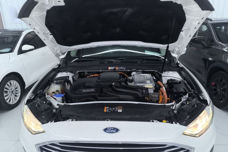 Used Ford Mondeo New Energy 2018 2.0 PHEV Smart-Controlled Fashion Edition China VI Standard Engine Bay