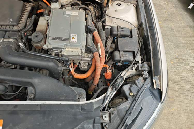 Used Ford Mondeo New Energy 2018 2.0 PHEV ZhiShang Trim Engine Bay Left
