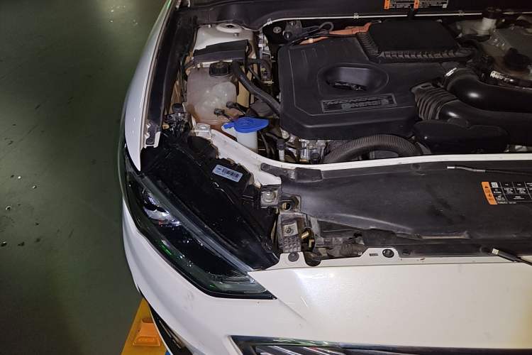 Used Ford Mondeo New Energy 2018 2.0 PHEV Smart-Control Luxury Version China VI Standard Engine Bay Right