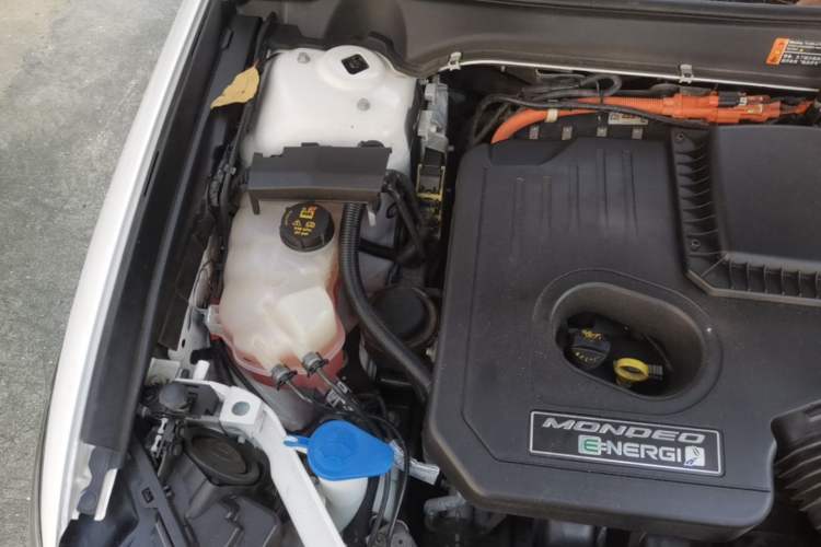 Used Ford Mondeo New Energy 2018 2.0 PHEV Smart-Controlled Fashion Edition China VI Standard Engine Bay Right