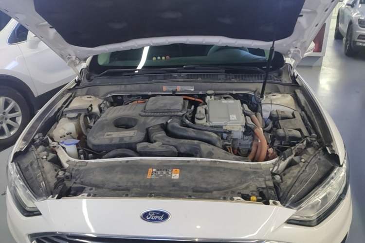 Used Ford Mondeo New Energy 2018 2.0 PHEV Smart-Controlled Fashion Edition China VI Standard Engine Bay