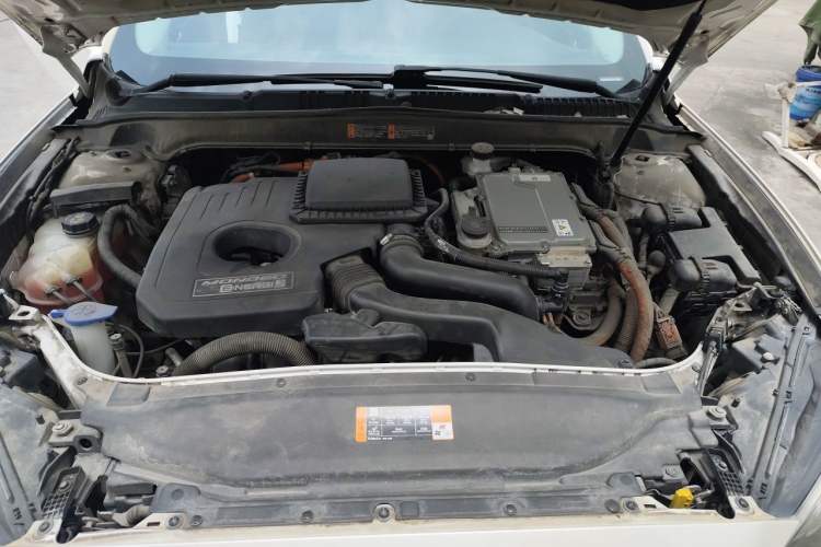 Used Ford Mondeo New Energy 2018 2.0 PHEV Smart-Controlled Fashion Edition China VI Standard Engine Bay