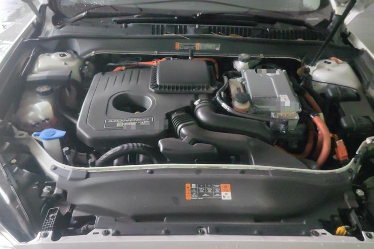 Used Ford Mondeo New Energy 2018 2.0 PHEV Smart-Controlled Fashion Edition China VI Standard Engine Bay