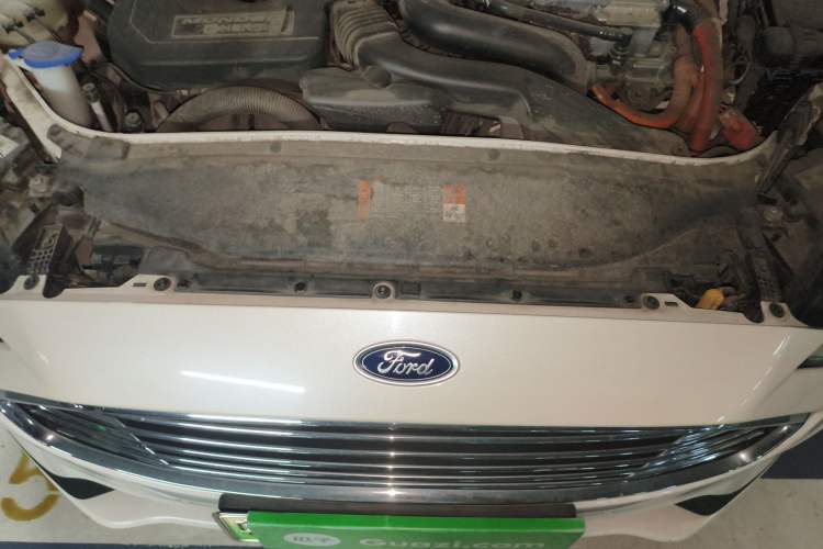 Used Ford Mondeo New Energy 2018 2.0 PHEV Smart-Control Luxury Version China VI Standard Engine Bay