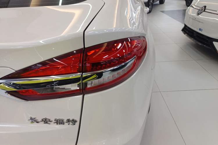 Used Ford Mondeo New Energy 2018 2.0 PHEV Smart-Control Luxury Version China VI Standard Exterior 3