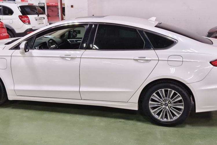 Used Ford Mondeo New Energy 2018 2.0 PHEV Smart-Controlled Fashion Edition China VI Standard Exterior 3