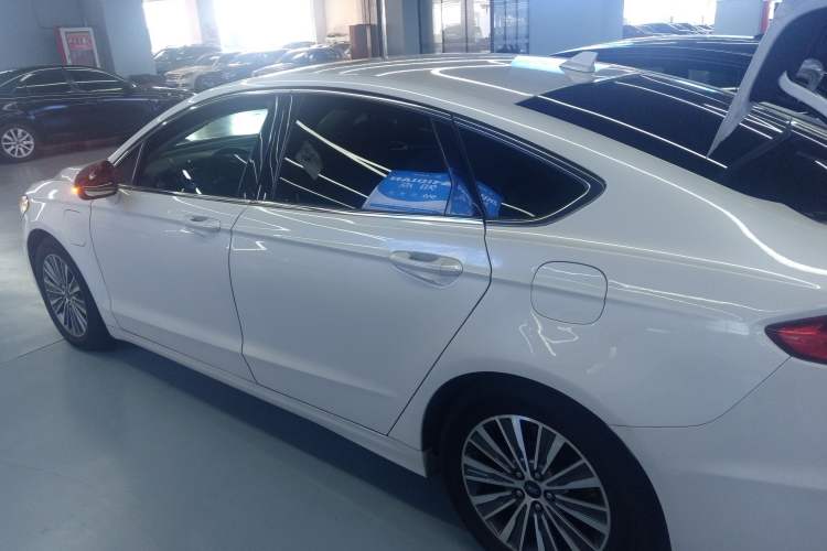 Used Ford Mondeo New Energy 2018 2.0 PHEV Smart-Controlled Fashion Edition China VI Standard Exterior 3