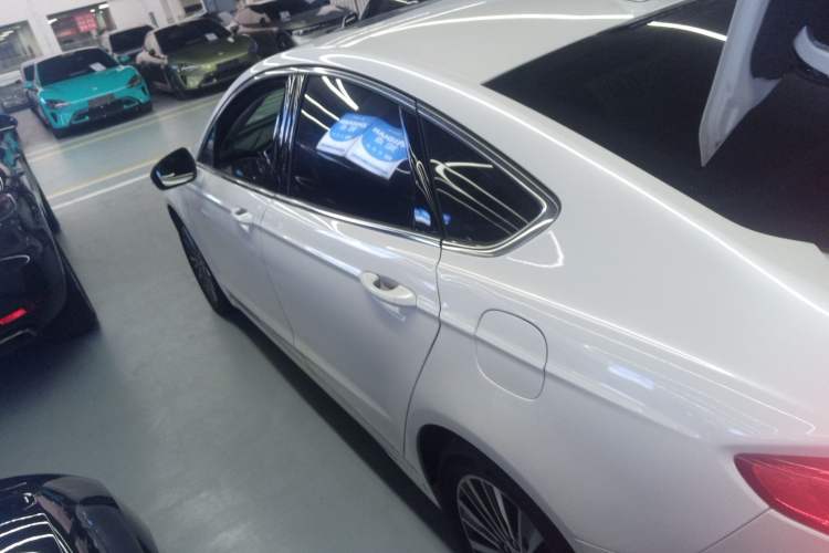 Used Ford Mondeo New Energy 2018 2.0 PHEV Smart-Controlled Fashion Edition China VI Standard Exterior 3