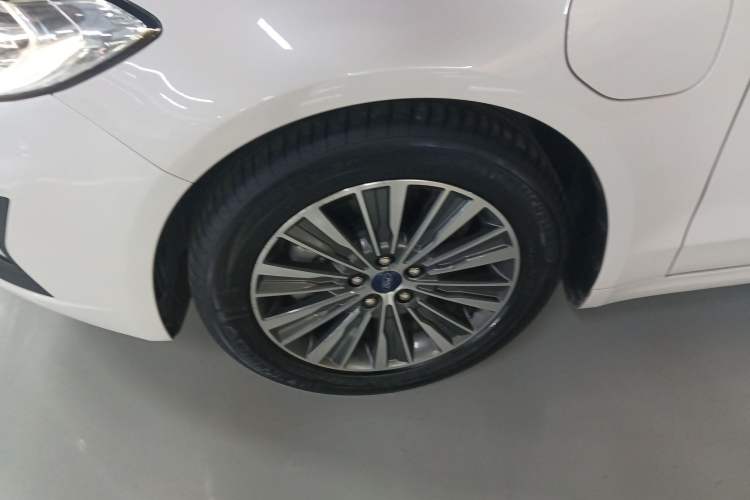 Used Ford Mondeo New Energy 2018 2.0 PHEV Smart-Controlled Fashion Edition China VI Standard Exterior 3