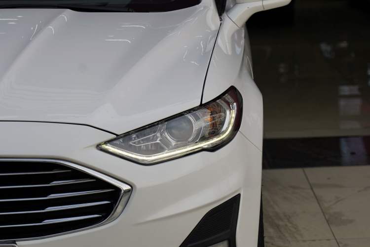 Used Ford Mondeo New Energy 2018 2.0 PHEV Smart-Controlled Fashion Edition China VI Standard Exterior 4