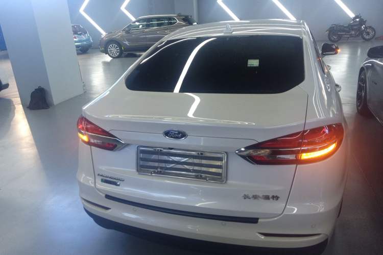 Used Ford Mondeo New Energy 2018 2.0 PHEV Smart-Controlled Fashion Edition China VI Standard Exterior 4