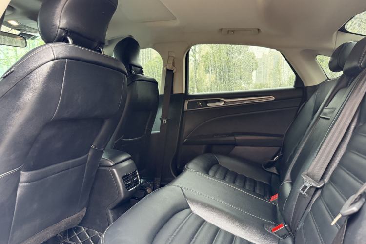 Used Ford Mondeo New Energy 2018 2.0 PHEV Smart-Controlled Fashion Edition China VI Standard Exterior 4