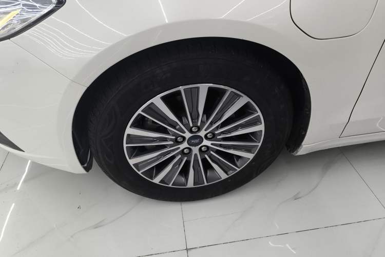 Used Ford Mondeo New Energy 2018 2.0 PHEV Smart-Controlled Fashion Edition China VI Standard Exterior 4
