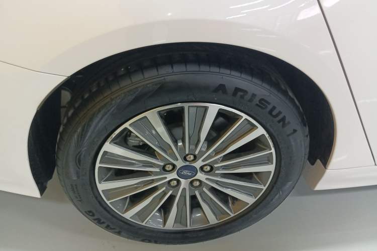Used Ford Mondeo New Energy 2018 2.0 PHEV Smart-Controlled Fashion Edition China VI Standard Exterior 4