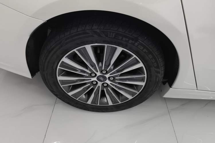 Used Ford Mondeo New Energy 2018 2.0 PHEV Smart-Controlled Fashion Edition China VI Standard Exterior 5