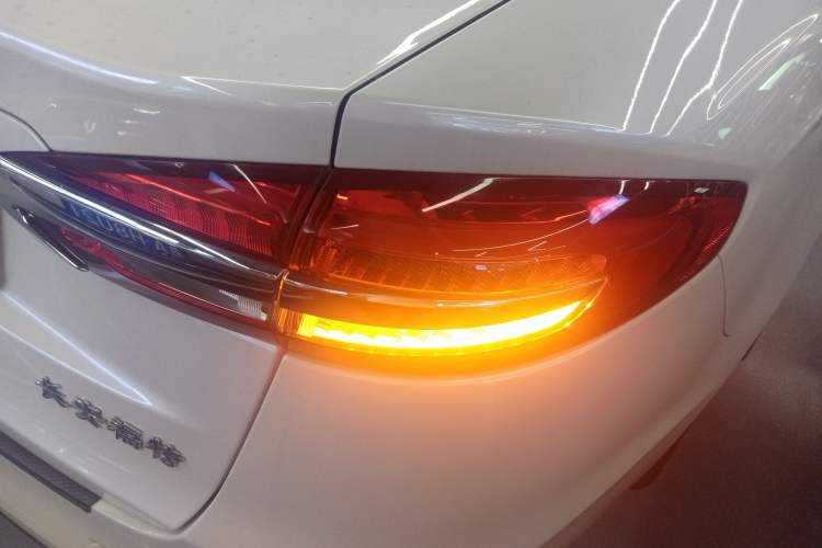 Used Ford Mondeo New Energy 2018 2.0 PHEV Smart-Controlled Fashion Edition China VI Standard Exterior 6