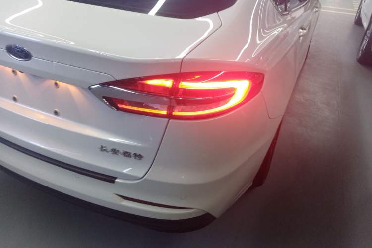 Used Ford Mondeo New Energy 2018 2.0 PHEV Smart-Controlled Fashion Edition China VI Standard Exterior 6