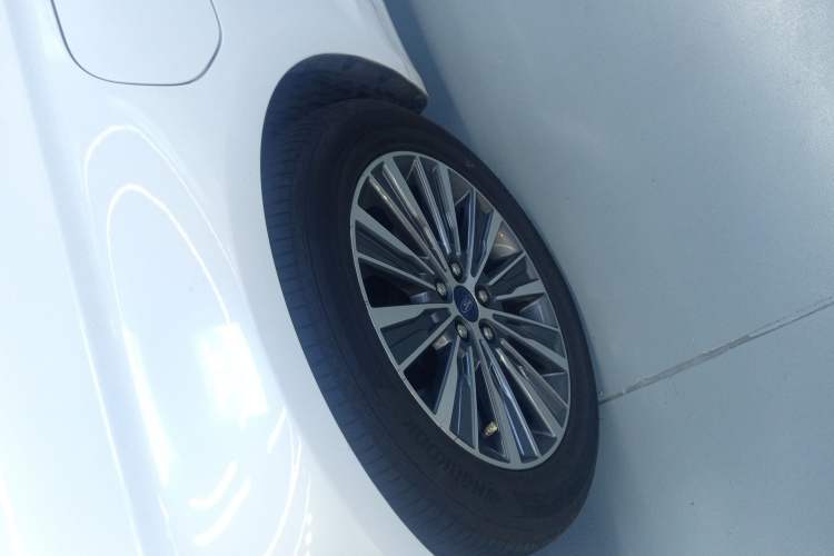 Used Ford Mondeo New Energy 2018 2.0 PHEV Smart-Controlled Fashion Edition China VI Standard Exterior 7