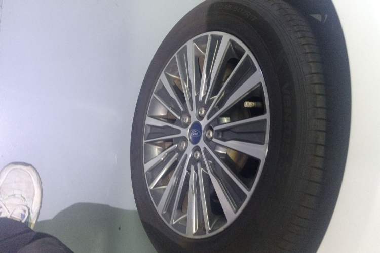 Used Ford Mondeo New Energy 2018 2.0 PHEV Smart-Controlled Fashion Edition China VI Standard Exterior 8