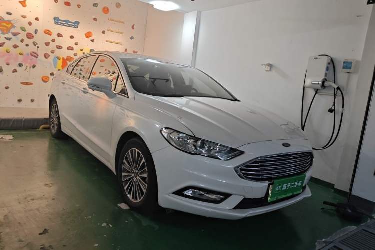 Used Ford Mondeo New Energy 2018 2.0 PHEV ZhiShang Trim Front Right 45 Deg
