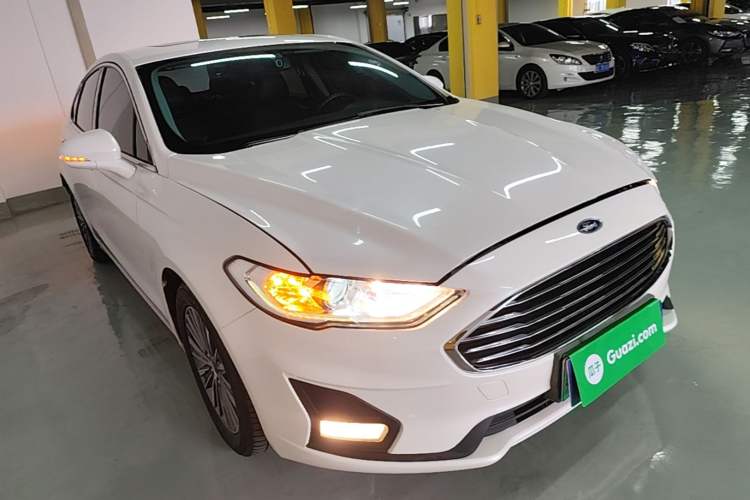 Used Ford Mondeo New Energy 2018 2.0 PHEV Smart-Controlled Fashion Edition China VI Standard Front Right 45 Deg