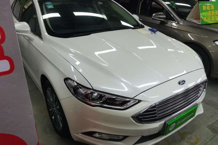 Used Ford Mondeo New Energy 2018 2.0 PHEV Zhihao Trim Front Right 45 Deg