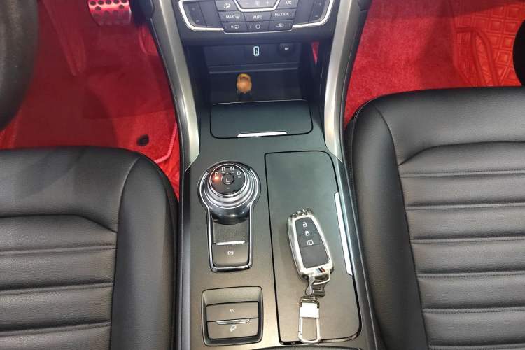 Used Ford Mondeo New Energy 2018 2.0 PHEV Smart-Controlled Fashion Edition China VI Standard Gear Lever