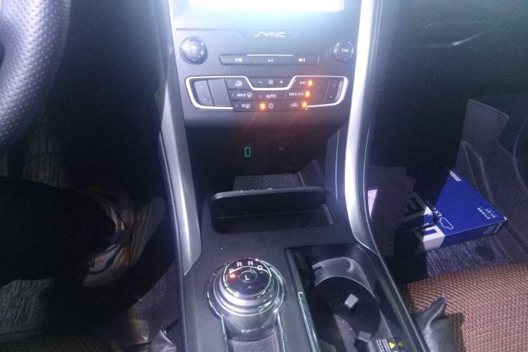 Used Ford Mondeo New Energy 2018 2.0 PHEV Smart-Controlled Fashion Edition China VI Standard Gear Lever