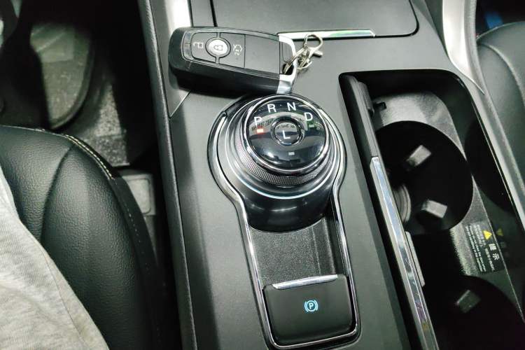 Used Ford Mondeo New Energy 2018 2.0 PHEV Smart-Controlled Fashion Edition China VI Standard Gear Lever