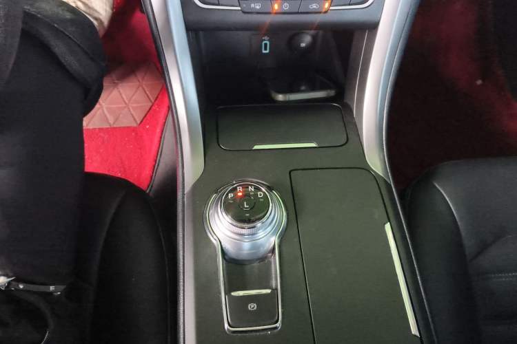 Used Ford Mondeo New Energy 2018 2.0 PHEV Smart-Controlled Fashion Edition China VI Standard Gear Lever