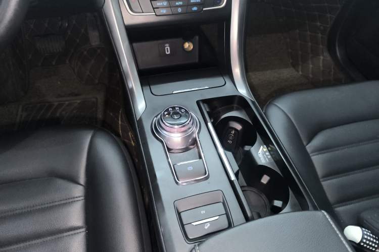 Used Ford Mondeo New Energy 2018 2.0 PHEV Smart-Controlled Fashion Edition China VI Standard Gear Lever