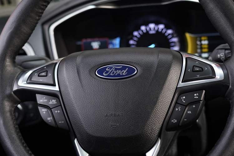 Used Ford Mondeo New Energy 2018 2.0 PHEV Smart-Controlled Fashion Edition China VI Standard Interior 1