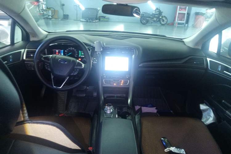 Used Ford Mondeo New Energy 2018 2.0 PHEV Smart-Controlled Fashion Edition China VI Standard Interior 2
