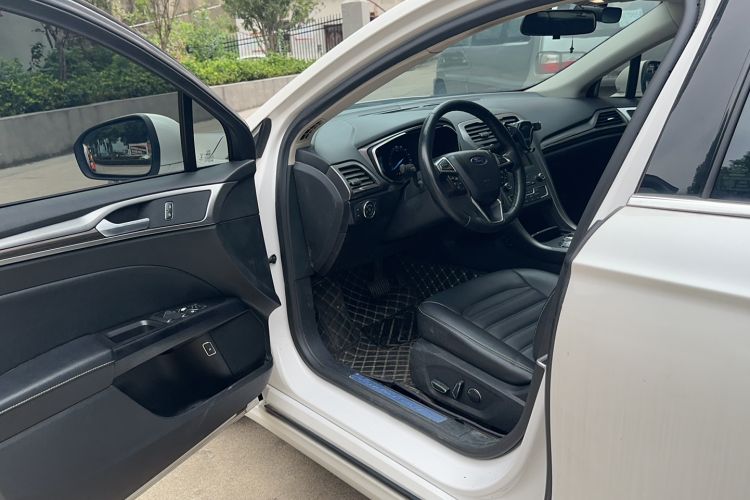 Used Ford Mondeo New Energy 2018 2.0 PHEV Smart-Controlled Fashion Edition China VI Standard Interior 2