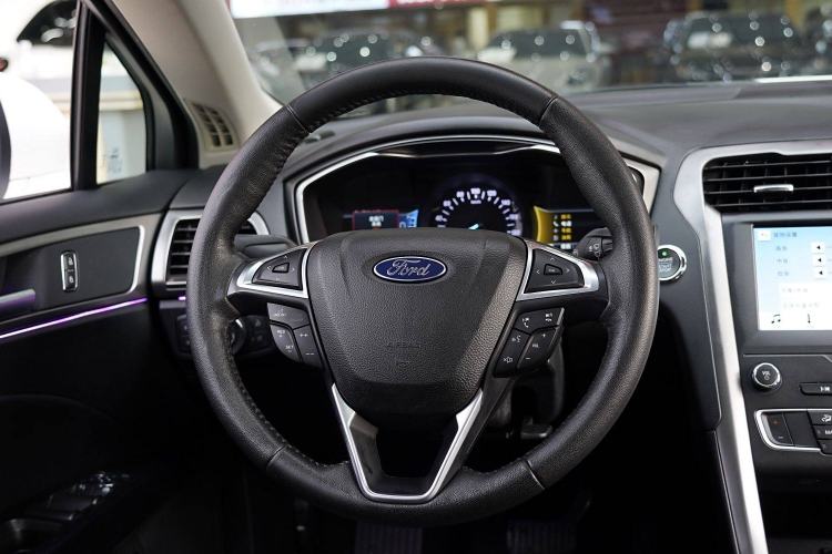 Used Ford Mondeo New Energy 2018 2.0 PHEV Smart-Controlled Fashion Edition China VI Standard Interior 3