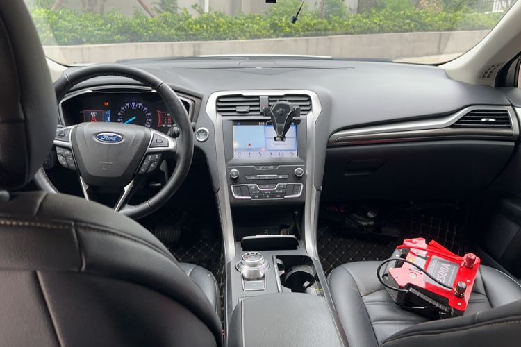 Used Ford Mondeo New Energy 2018 2.0 PHEV Smart-Controlled Fashion Edition China VI Standard Interior 3