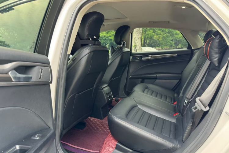 Used Ford Mondeo New Energy 2018 2.0 PHEV Smart-Controlled Fashion Edition China VI Standard Interior 3