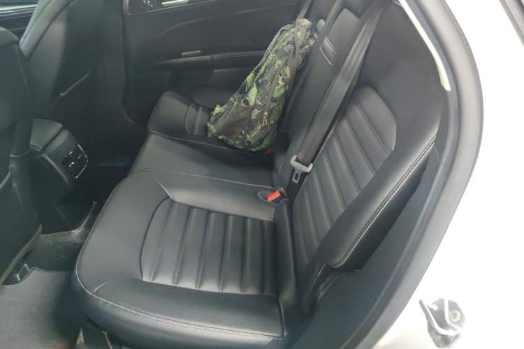 Used Ford Mondeo New Energy 2018 2.0 PHEV Smart-Controlled Fashion Edition China VI Standard Interior 4