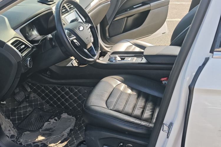 Used Ford Mondeo New Energy 2018 2.0 PHEV Smart-Controlled Fashion Edition China VI Standard Interior 4