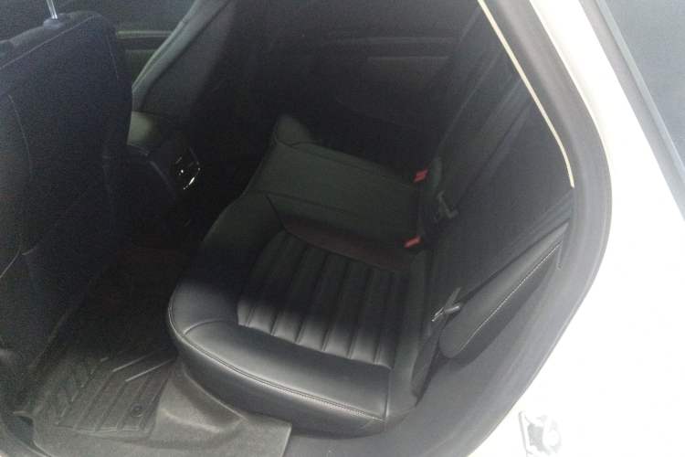 Used Ford Mondeo New Energy 2018 2.0 PHEV Smart-Controlled Fashion Edition China VI Standard Interior 4