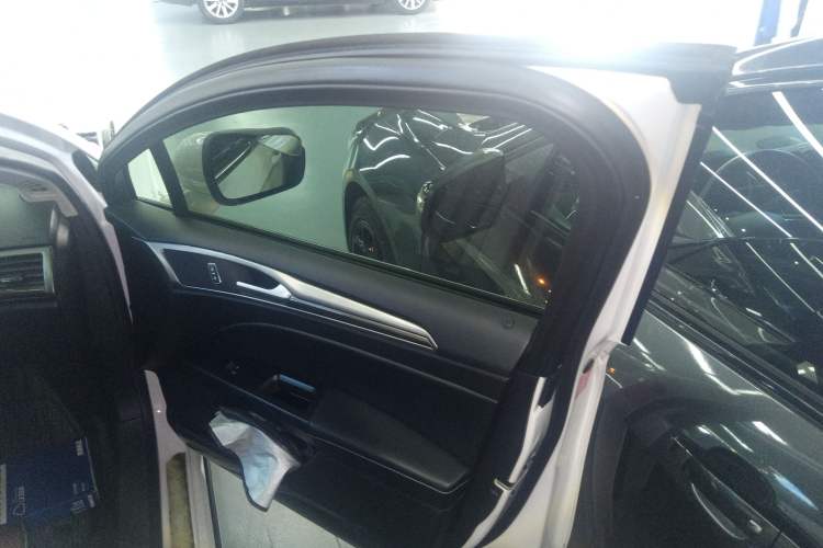 Used Ford Mondeo New Energy 2018 2.0 PHEV Smart-Controlled Fashion Edition China VI Standard Interior 5