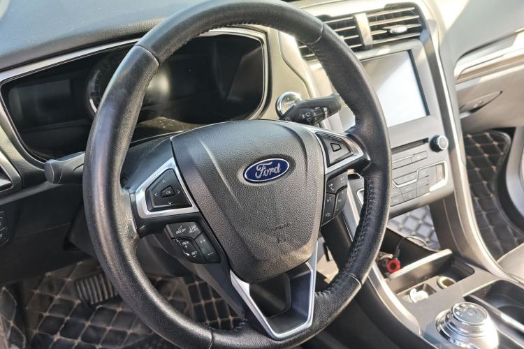 Used Ford Mondeo New Energy 2018 2.0 PHEV Smart-Controlled Fashion Edition China VI Standard Interior 5