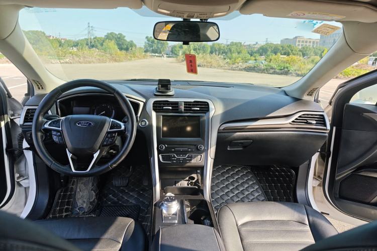 Used Ford Mondeo New Energy 2018 2.0 PHEV Smart-Controlled Fashion Edition China VI Standard Interior 6
