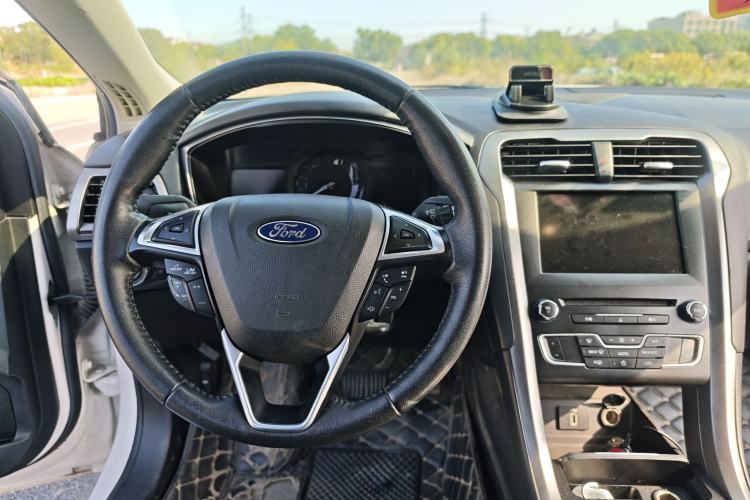 Used Ford Mondeo New Energy 2018 2.0 PHEV Smart-Controlled Fashion Edition China VI Standard Interior 7